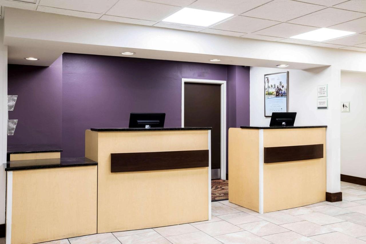 La Quinta Inn By Wyndham Davenport & Conference Center Екстериор снимка