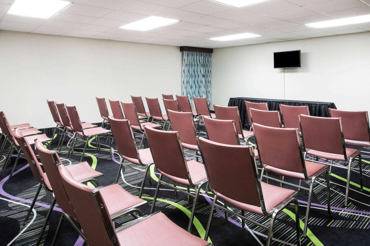 La Quinta Inn By Wyndham Davenport & Conference Center Екстериор снимка