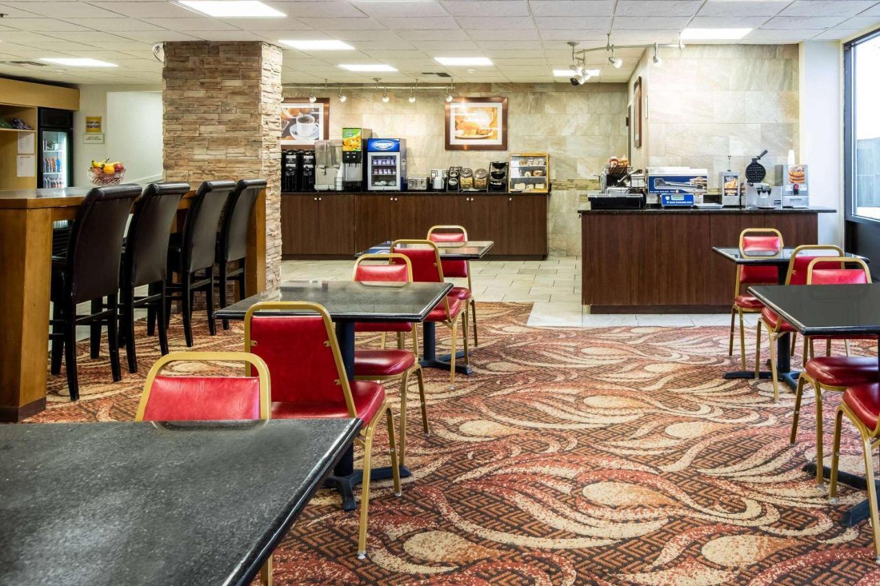 La Quinta Inn By Wyndham Davenport & Conference Center Екстериор снимка