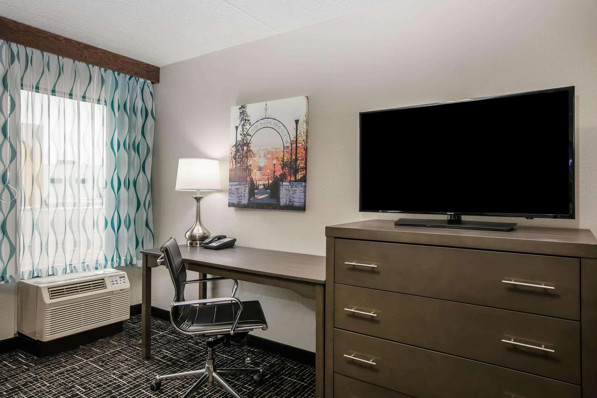 La Quinta Inn By Wyndham Davenport & Conference Center Екстериор снимка