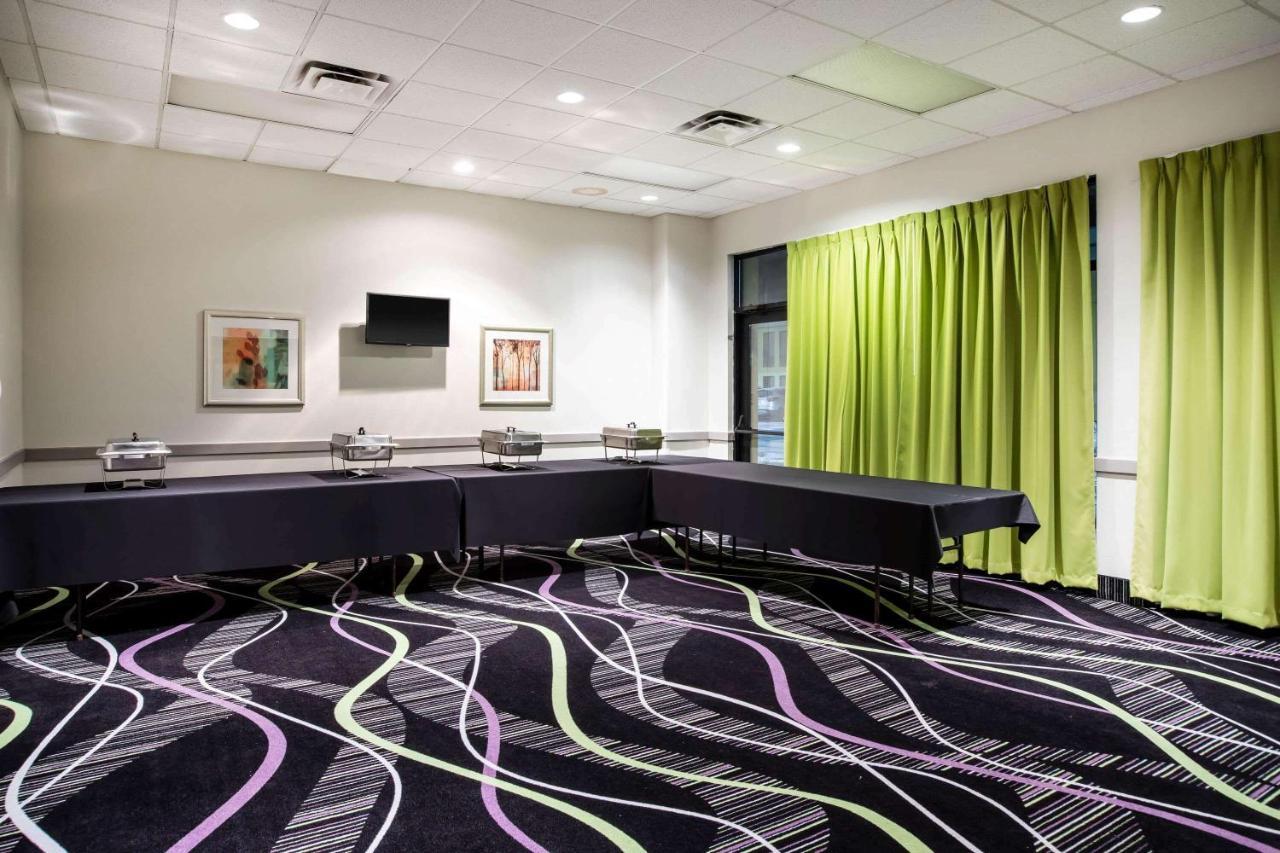 La Quinta Inn By Wyndham Davenport & Conference Center Екстериор снимка