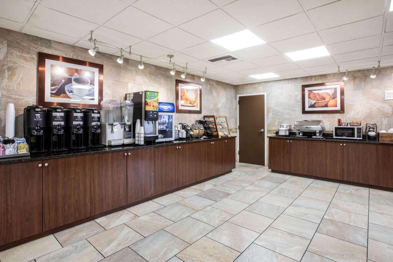 La Quinta Inn By Wyndham Davenport & Conference Center Екстериор снимка